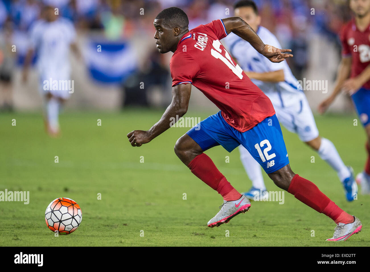 11. Juli 2015: Costa Rica vorwärts Joel Campbell (12) steuert den Ball während der 1. Hälfte ein internationales CONCACAF Gold Cup Fußball zwischen Costa Rica und El Salvador im BBVA Compass Stadium in Houston, TX übereinstimmen. Das Spiel endete mit einem 1: 1-Unentschieden. Bildnachweis: Cal Sport Media/Alamy Live-Nachrichten Stockfoto