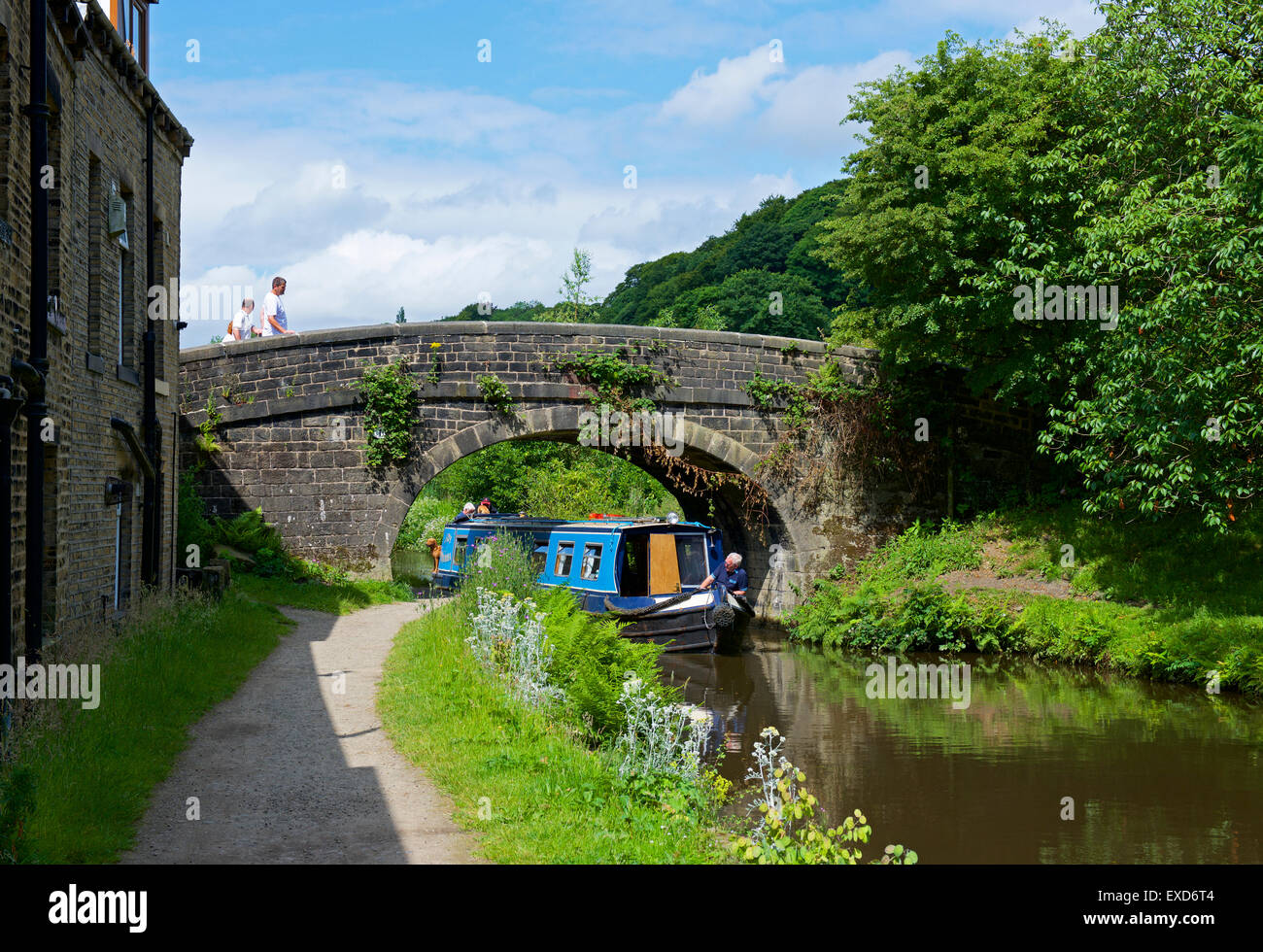 Narrowboat auf Rochdale Kanal, in der Nähe von Brearley, Calderdale, West Yorkshire, England UK Stockfoto