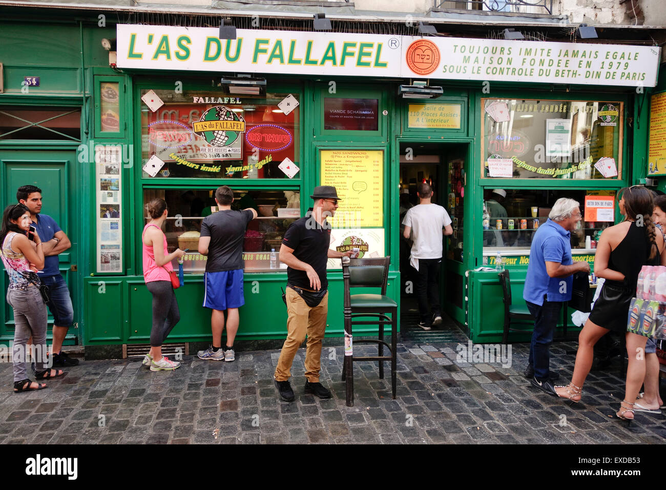 L'As du Fallafel, koscher Middle Eastern Restaurant, Jüdisches Viertel, Le Marais, Paris, Frankreich. Stockfoto