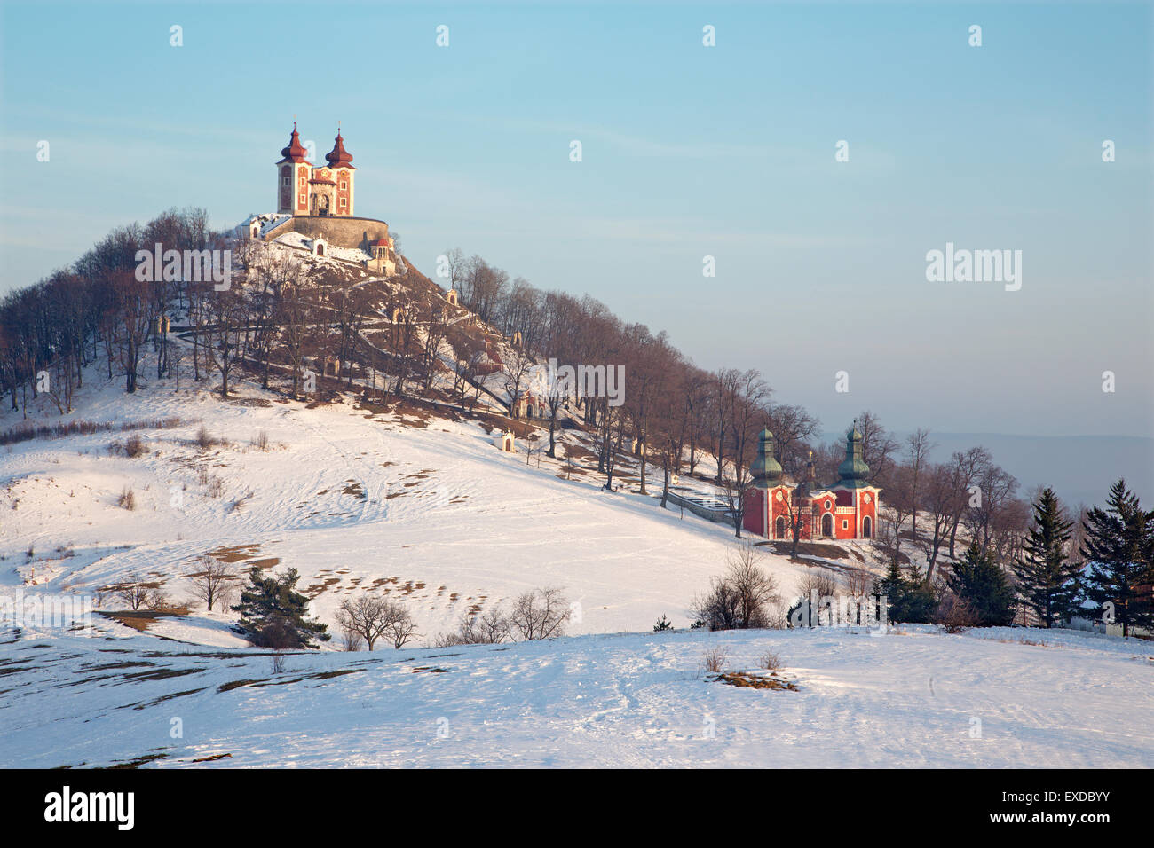 Banska Stiavnica - der barocken Kalvarienberg, erbaut im Jahre 1744-1751 in Winterabend Stockfoto