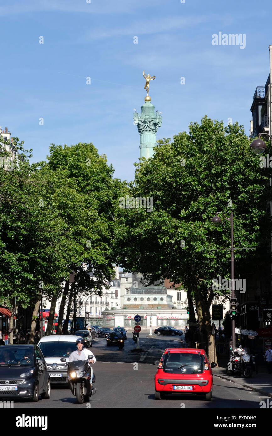 Der Spalte "Juli" Colonne de Juillet, hinter Bäumen an der Place De La Bastille, Paris Frankreich. Stockfoto