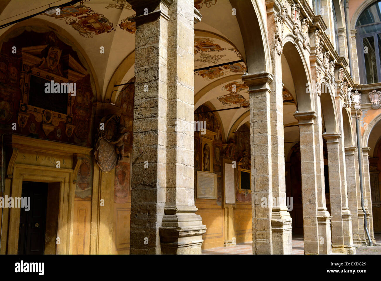 Das Archiginnasio von Bologna, die ursprüngliche Heimat der Universität von Bologna Stockfoto