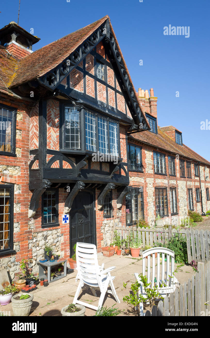 Traditionellen Backstein und Holz gerahmt Haus, jetzt ein Pflegeheim in Selsey West Sussex Stockfoto