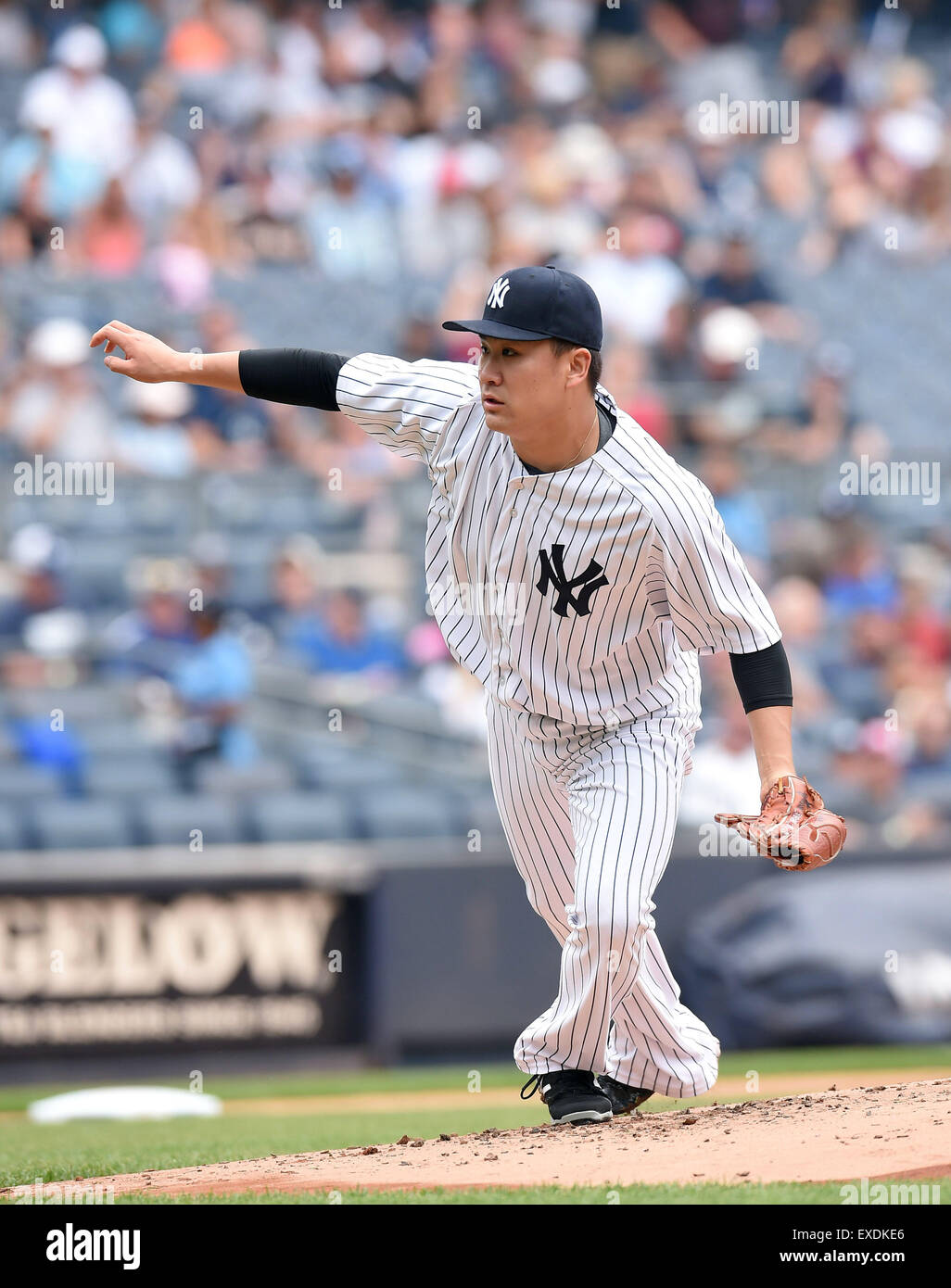 New York, USA. 9. Juli 2015. Masahiro Tanaka (Yankees) MLB: New York Yankees Start Krug Masahiro Tanaka wirft den Ball während Baseball-Spiel gegen die Oakland Athletics im Yankee Stadium in New York, Vereinigte Staaten von Amerika. © AFLO/Alamy Live-Nachrichten Stockfoto