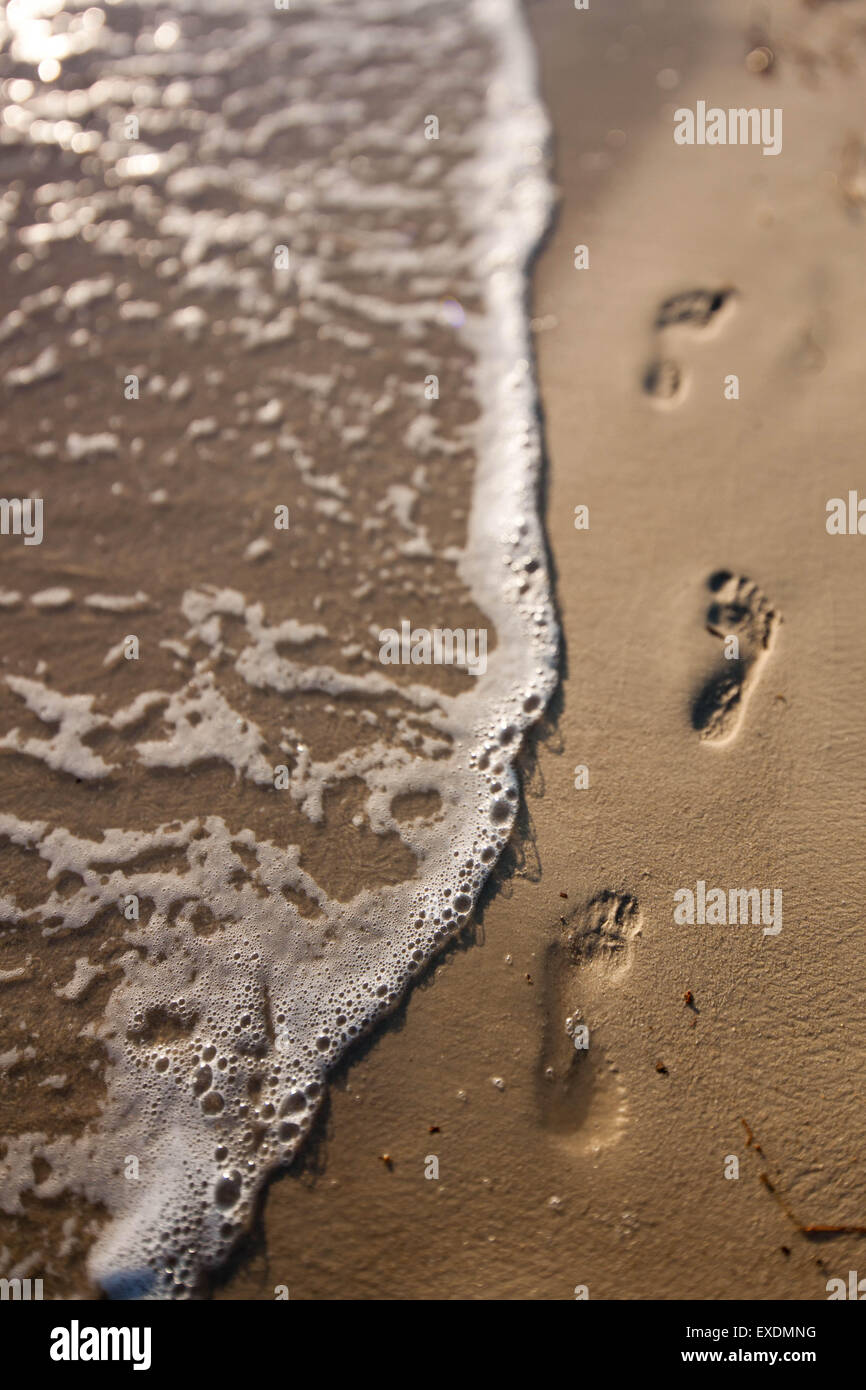 Footprints in the sand -Fotos und -Bildmaterial in hoher Auflösung – Alamy