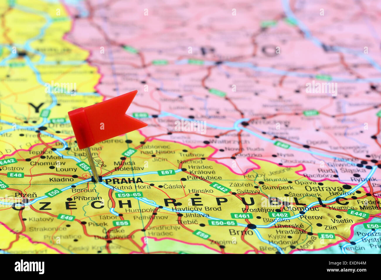 Prag, fixiert auf einer Karte von Europa Stockfoto