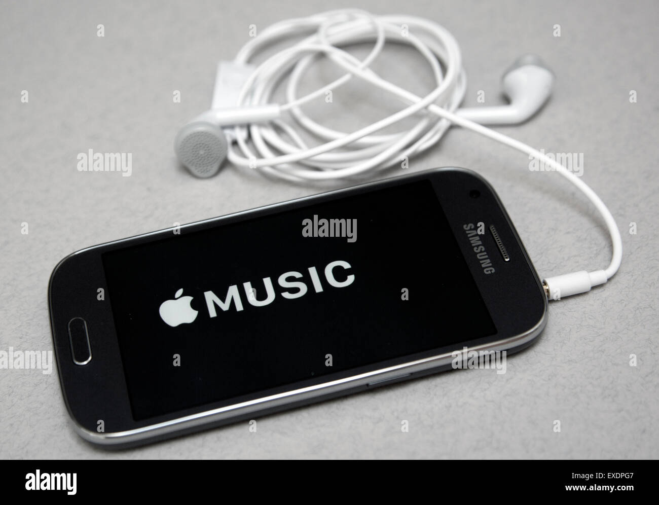 Apple-Musik-Streaming-Service Logo auf Smartphone, London Stockfoto