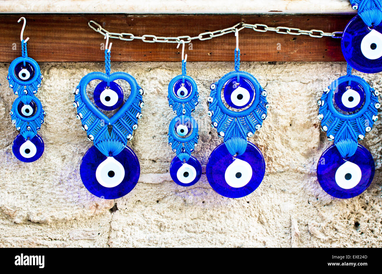 Traditionellen blauen und weißen bösen Blick Schutz Souvenirs aus der Türkei Stockfoto