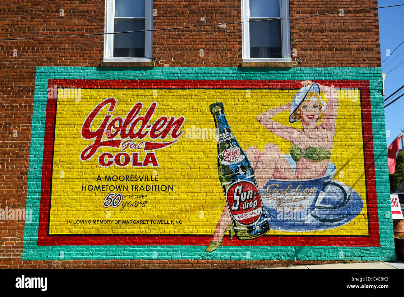 Werbung auf der Seite ein Backsteingebäude in Mooresville, North Carolina, USA gemalt Stockfoto