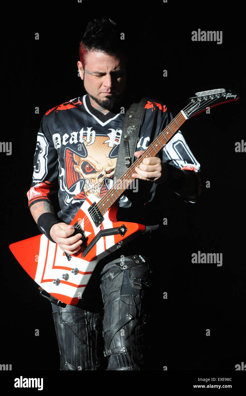 Nördlichen Invasion Heavy Metal Festival 2015 Mitwirkende: Five Finger Death Punch, Jason Hook wo: Amphitheater, Wisconsin, Vereinigte Staaten von Amerika das Somerset bei: 9. Mai 2015 Stockfoto