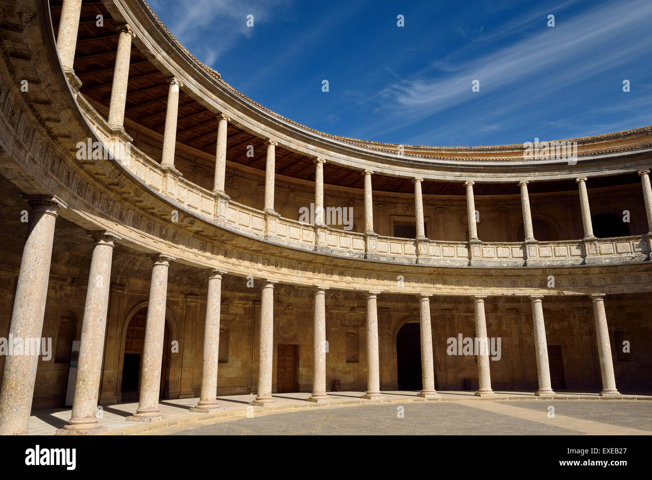 Manieristische runden Innenhof im Palast von Charles V Alhambra Granada Spanien Stockfoto