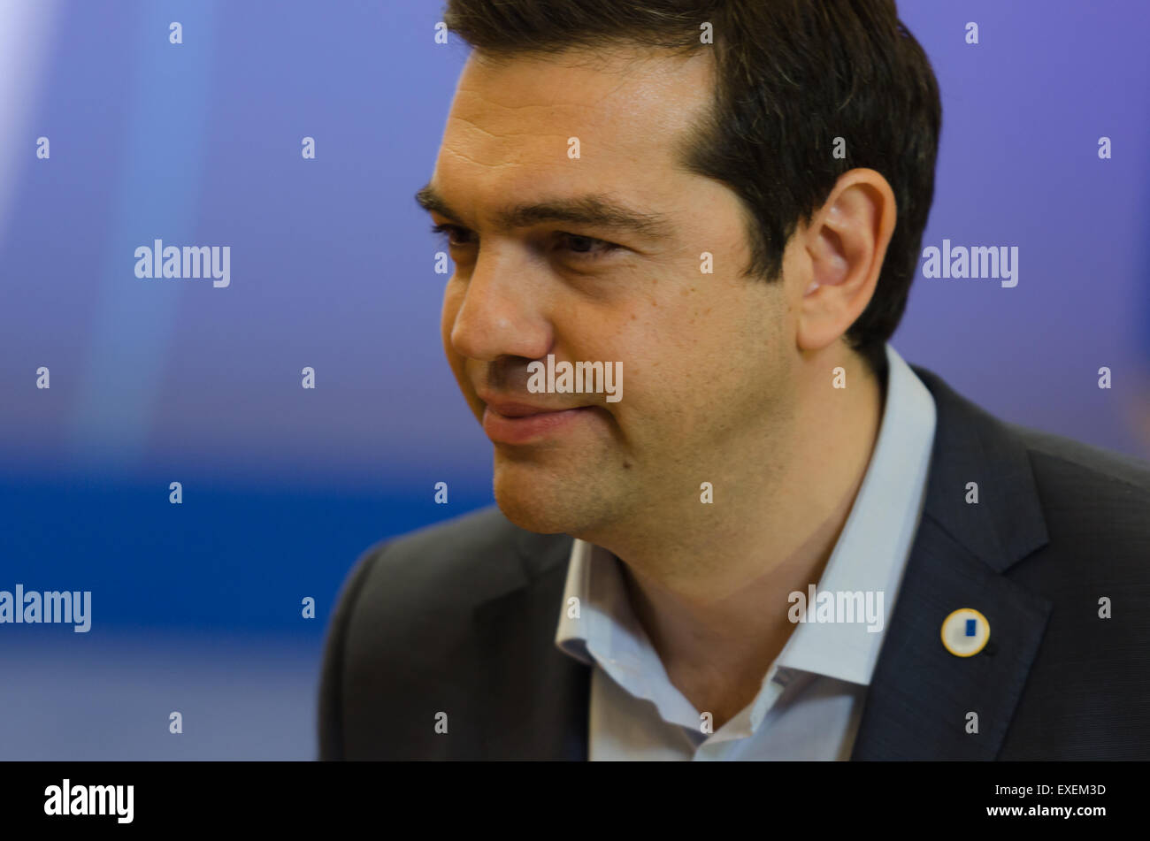 Brüssel, Belgien. 13. Juli 2015. Der griechische Premierminister Alexis Tsipras spricht vor der Presse am Ende der Griechenland - EU-Gipfel. Für drei Tage der Verhandlungen zwischen Griechenland und seinen internationalen Gläubigern streckte Griechenlands Premier Alexis Tsipras für ein besseres Angebot, diese Woche seine nur ungern Gesetzgeber in Athen zu verkaufen. Bildnachweis: Jonathan Raa/Pacific Press/Alamy Live-Nachrichten Stockfoto