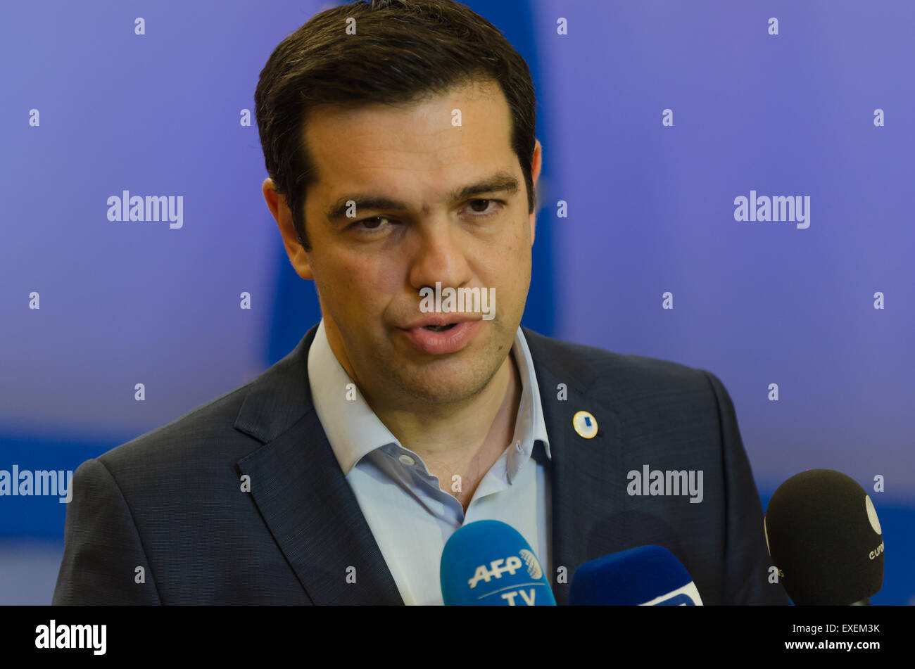 Brüssel, Belgien. 13. Juli 2015. Der griechische Premierminister Alexis Tsipras spricht vor der Presse am Ende der Griechenland - EU-Gipfel. Für drei Tage der Verhandlungen zwischen Griechenland und seinen internationalen Gläubigern streckte Griechenlands Premier Alexis Tsipras für ein besseres Angebot, diese Woche seine nur ungern Gesetzgeber in Athen zu verkaufen. Bildnachweis: Jonathan Raa/Pacific Press/Alamy Live-Nachrichten Stockfoto