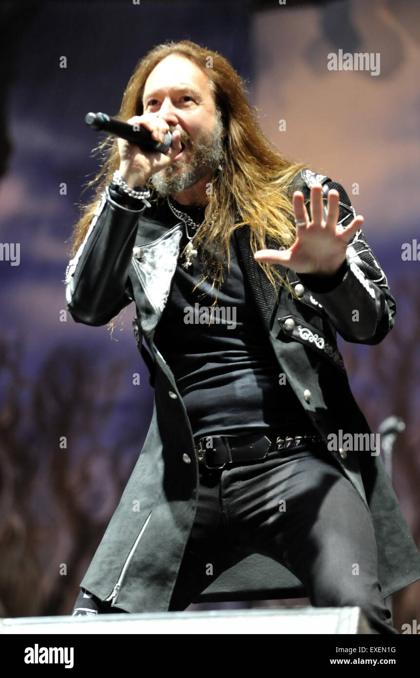 Sänger der schwedischen Band Hammerfall Joacim Cans führt während der internationalen Musik Festival Masters of Rock in Vizovice, Tschechische Republik, 10. Juli 2015. (CTK Foto/Dalibor Gluck) Stockfoto