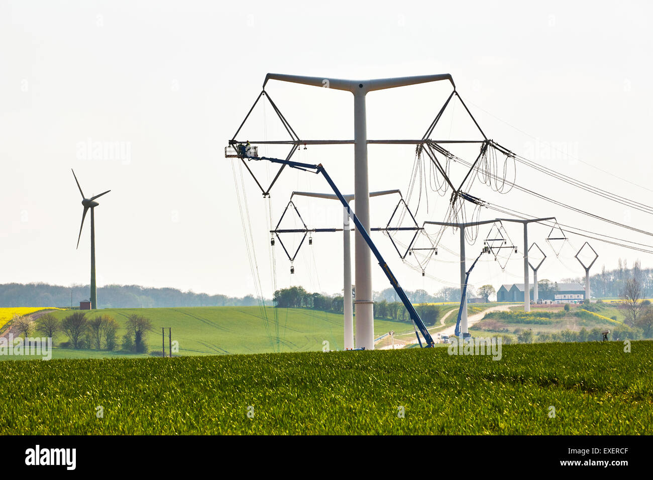 Bau des T-Pylonen am nationalen Netze Training Centre in Eakring, Nottinghamshire, England. Stockfoto