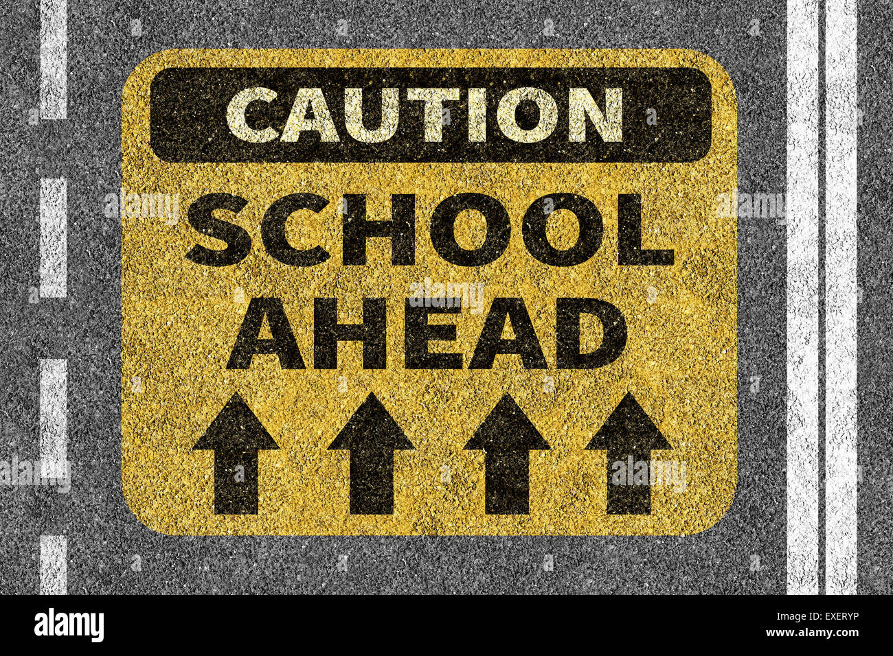 Straße mit Schule voraus Vorsicht Schild Stockfoto
