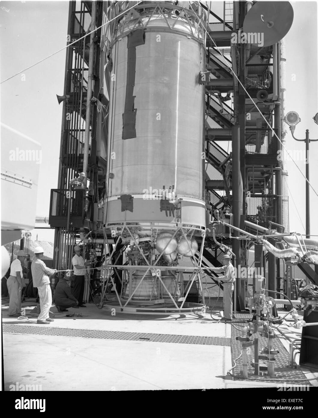 Der Atlas-Centaur C-1, ein wichtiger Bestandteil des amerikanischen Raumfahrtprogramms, wurde in S-4 im Sycamore Canyon montiert. Diese Rakete war ein bedeutender Meilenstein bei der Weiterentwicklung der Raumfahrttechnologien und markierte den Beginn des Atlas-Centaur-Programms. Stockfoto