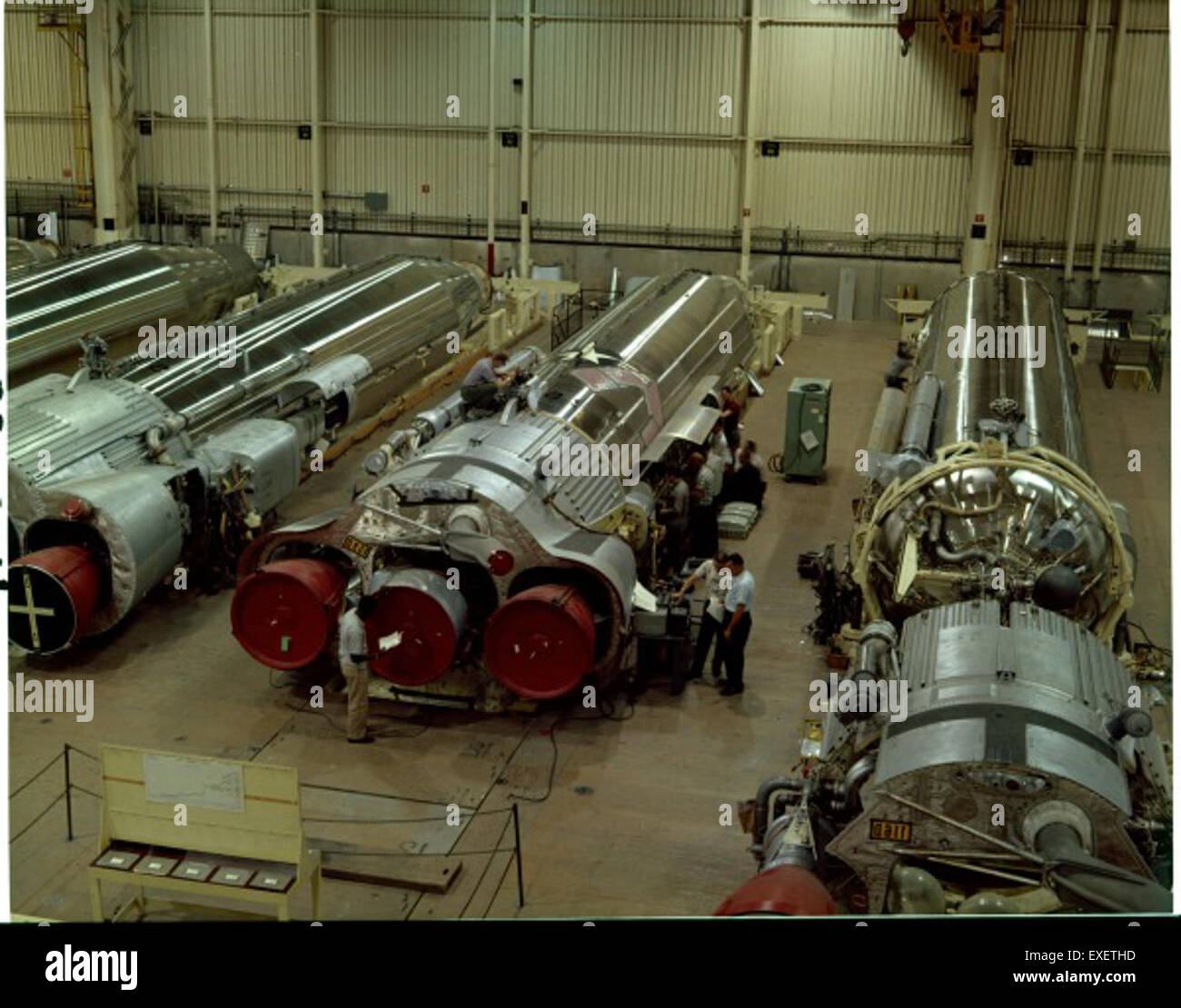 Die Atlas negative Collection enthält Fotos und negative aus der Entwicklung des Atlas-Raketensystems, das während des Kalten Krieges von zentraler Bedeutung war. Die Bilder dokumentieren wichtige Momente in der Entwicklungs- und Testphase des Atlas ICBM, einem bedeutenden Fortschritt in der Raketentechnologie. Stockfoto