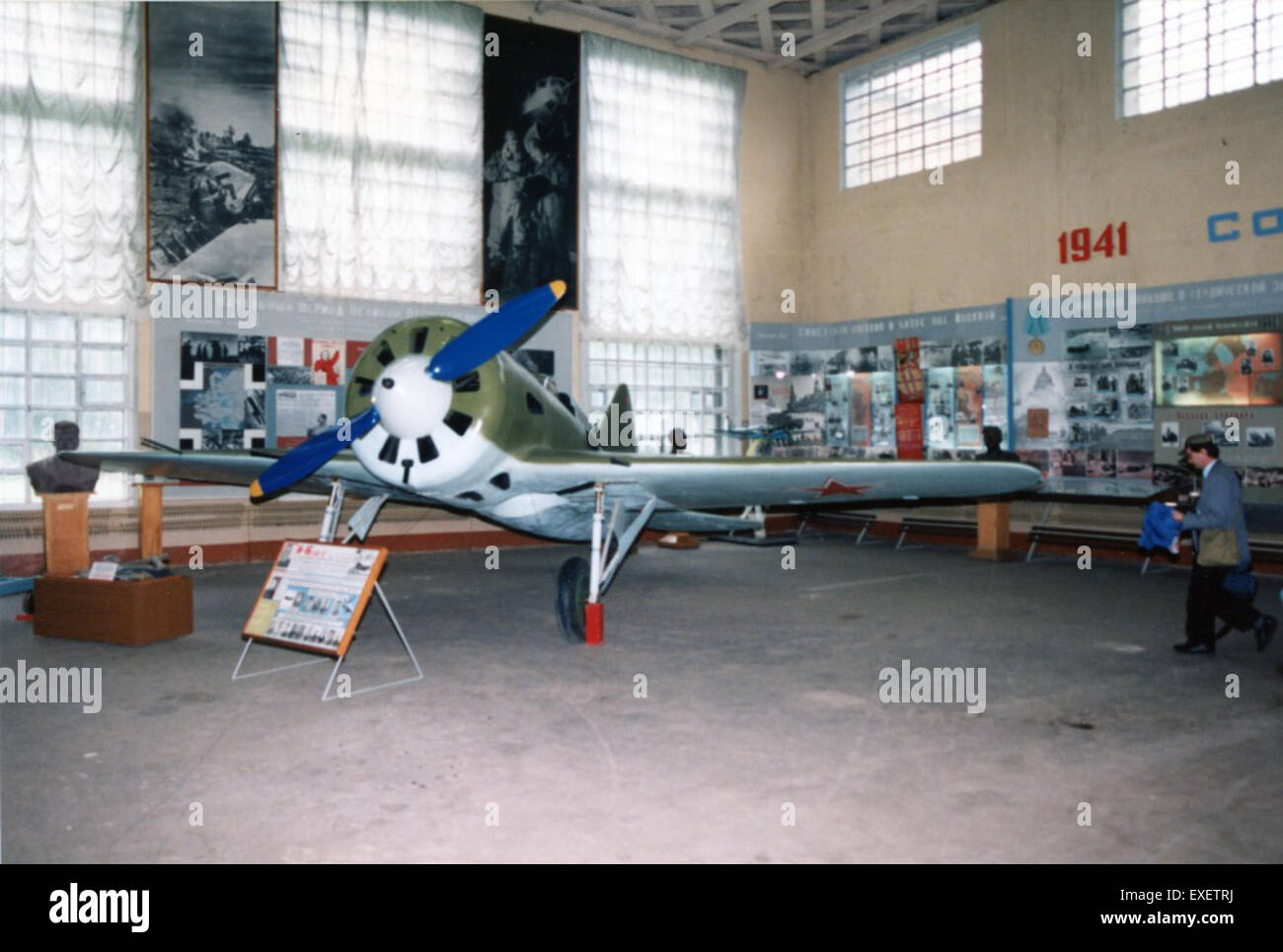 Die Polikarpow I-16 war ein sowjetisches Flugzeug, das während des Spanischen Bürgerkriegs und des Zweiten Weltkriegs eingesetzt wurde. Diese Nachbildung zeigt das Design und die Fähigkeiten eines der ersten Einflugjäger, bekannt für seine Geschwindigkeit und Manövrierfähigkeit während der ersten Jahre des Luftkampfes. Stockfoto