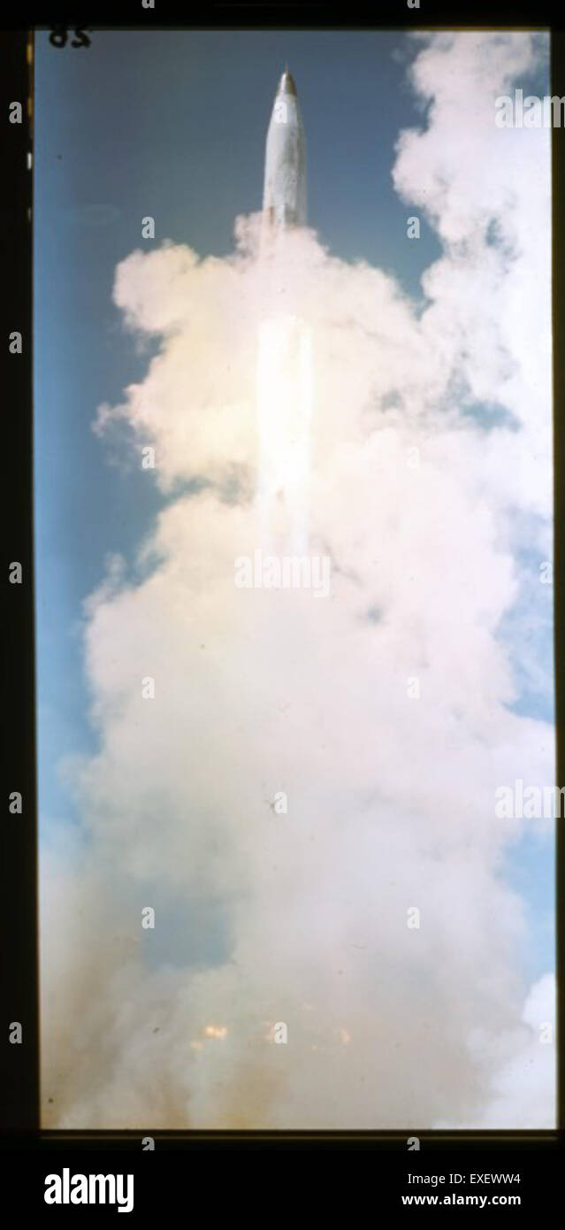 Dieses Bild aus der Atlas negative Collection zeigt historische Aufzeichnungen im Zusammenhang mit dem Atlas Raketenprogramm. Die Sammlung enthält Bilder, die die Entwicklung, Tests und den Einsatz der Atlas-Raketenserie dokumentieren, eine Schlüsselkomponente früherer US-amerikanischer ICBM-Systeme. Stockfoto