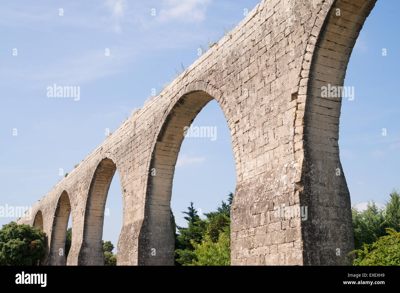 17. Jahrhundert Stein Aquädukt von Pierre Paul Riquet in Castries, Hérault, Frankreich, Europa Stockfoto