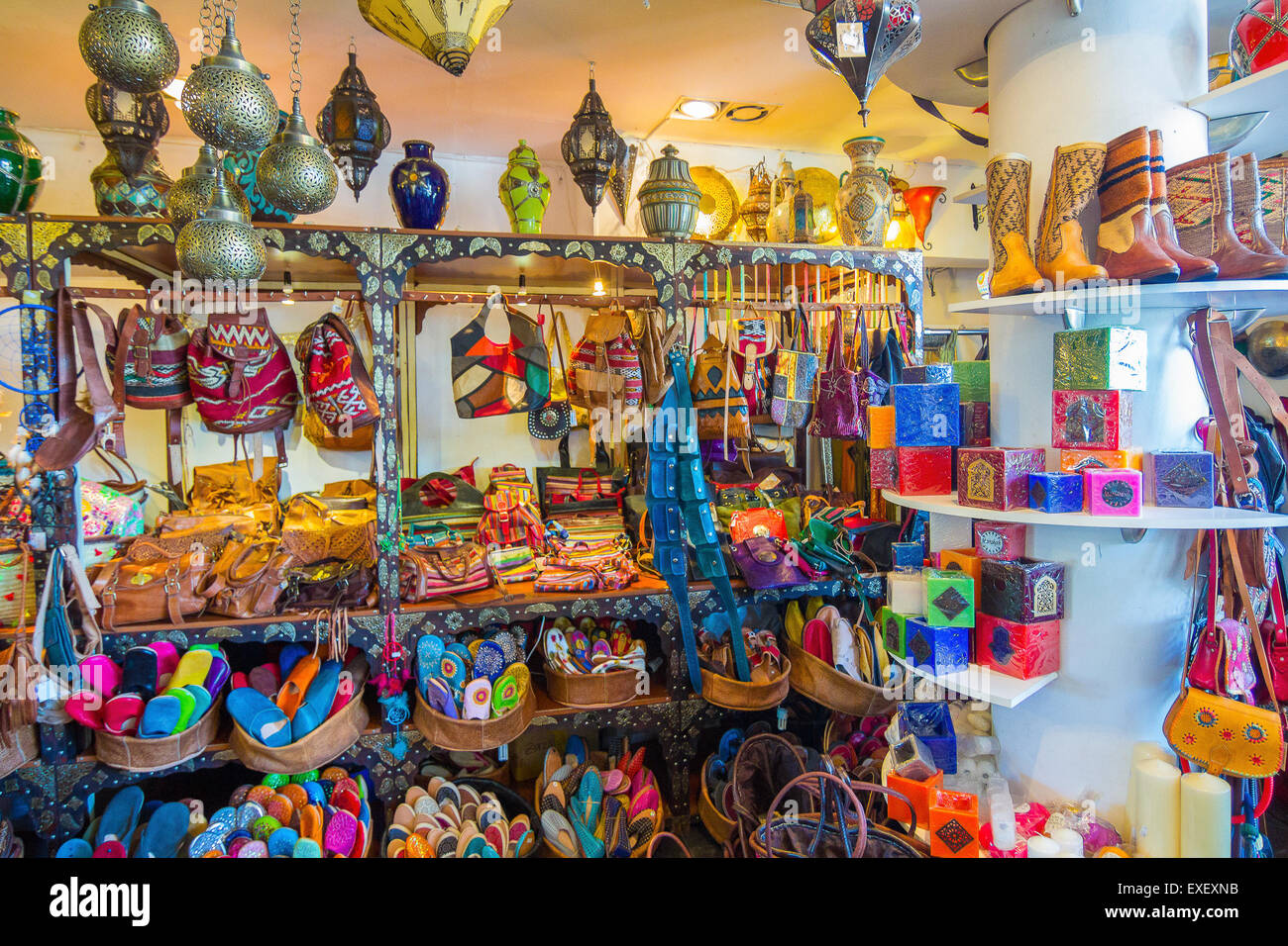 Glas und Keramik Ornamente typische Kupfer Araber Stockfoto