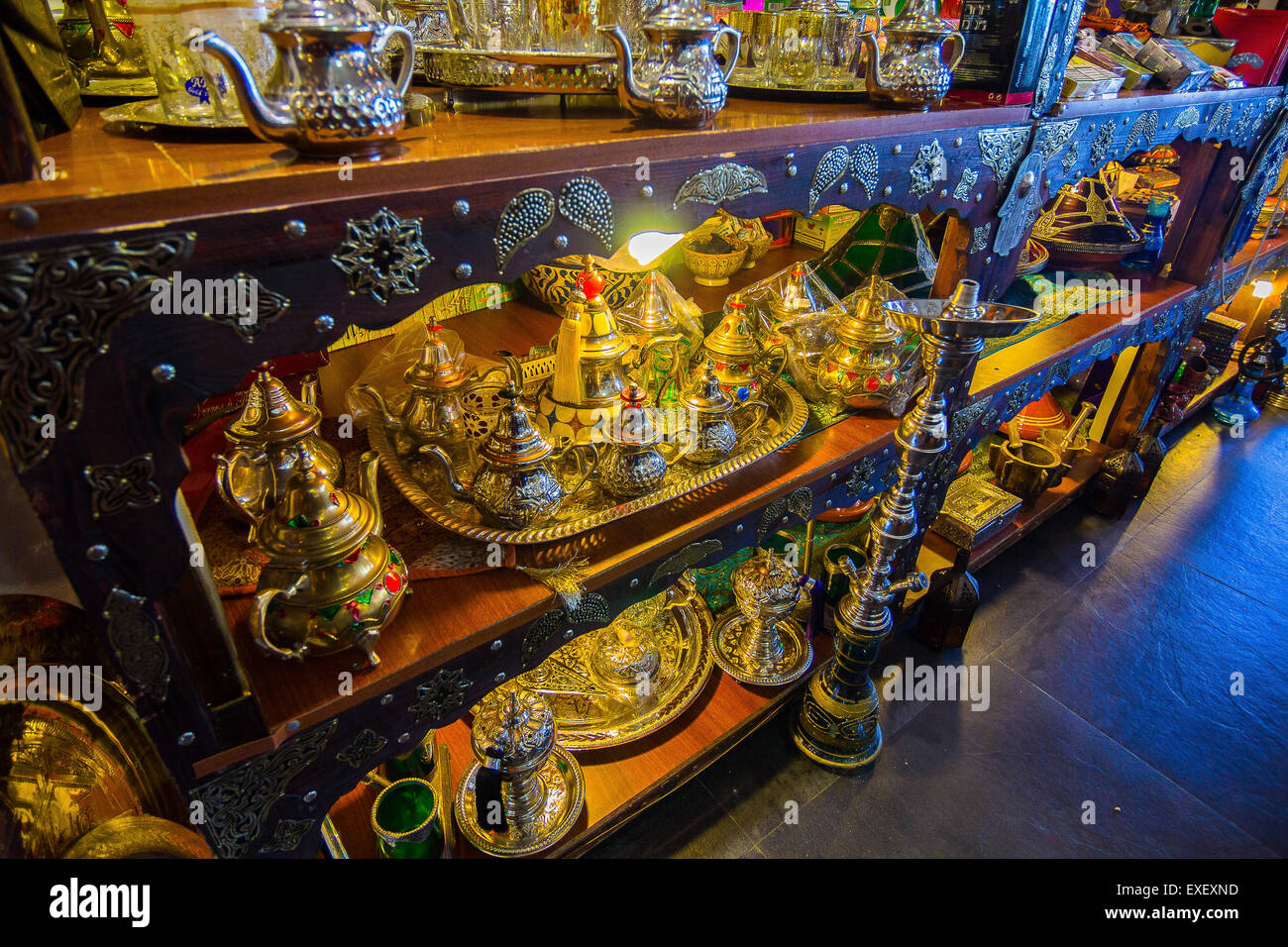 Glas und Keramik Ornamente typische Kupfer Araber Stockfoto