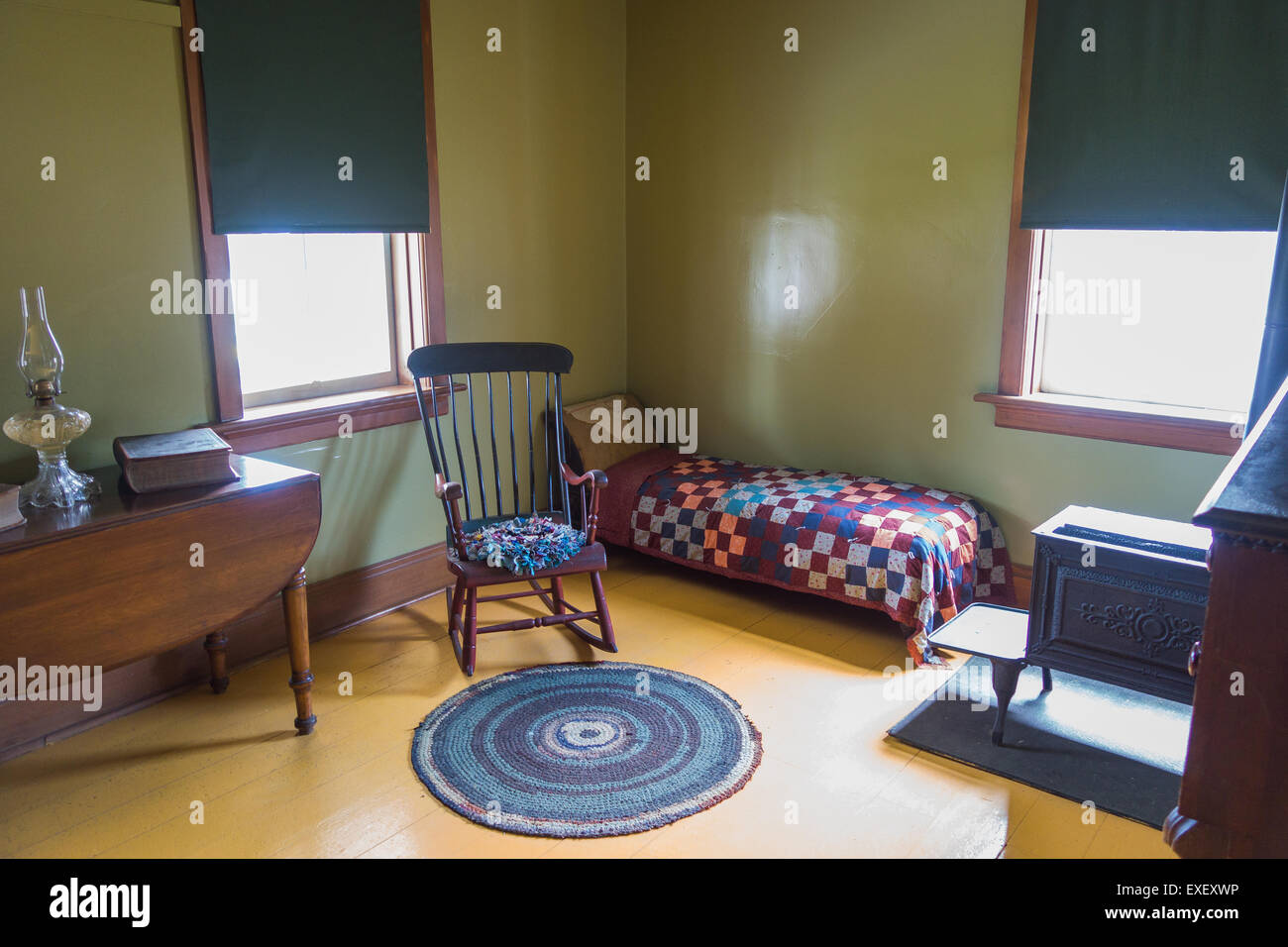 Mennonite Haus innen napping Bett Stockfoto