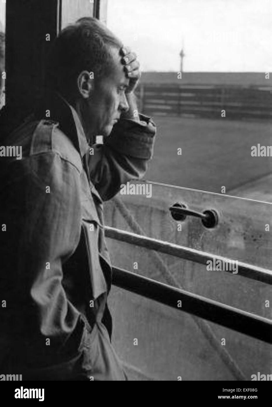 „Repatrianten“ ist ein Begriff, der sich auf Personen bezieht, die nach ihrer Vertreibung oder im Exil in ihre Heimat zurückkehren. Das Konzept bezieht sich häufig auf die sozialen und politischen Bedingungen im Zusammenhang mit Migration und Rückführung. Stockfoto