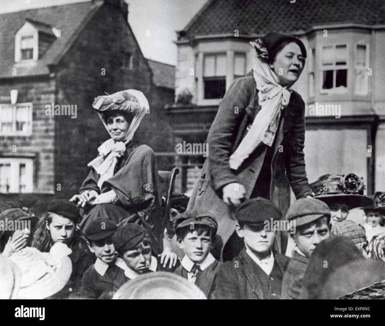 Dieses Bild zeigt die historische Bewegung der Suffragetten, Frauen, die für das Wahlrecht kämpften. Das Foto zeigt ihre bedeutende Rolle in der Frauenrechtsbewegung im späten 19. Und frühen 20. Jahrhundert. Stockfoto