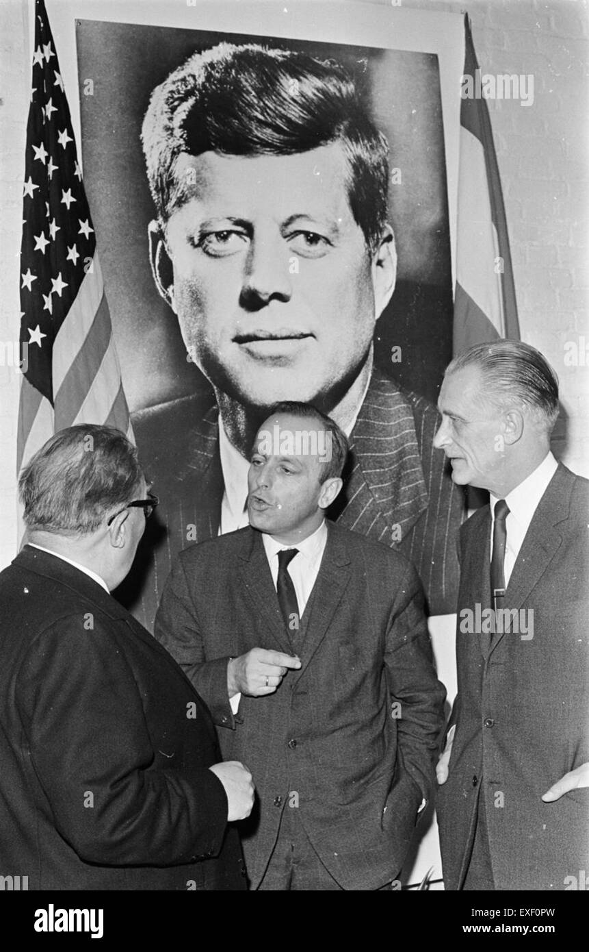 Diese Ausstellung mit dem Titel „Life of Kennedy“ in den Haag zeigt verschiedene Artefakte, Fotografien und Dokumente, die mit dem Leben von Präsident John F. Kennedy zusammenhängen. Es bietet einen Einblick in seine politische Karriere und sein Vermächtnis durch eine Sammlung historischer Materialien. Stockfoto