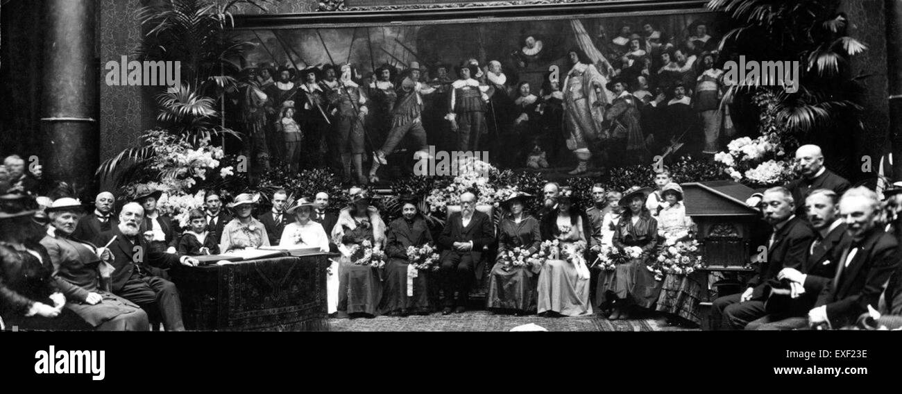 Das „fest im Rijksmuseum“ ist ein berühmtes Kunstwerk, das ein geselliges Treffen in einem der berühmtesten Museen Amsterdams zeigt und das kulturelle Wesen der Zeit festlegt. Stockfoto