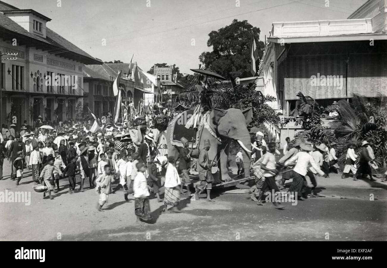 Indonesien feiern ihre Unabhängigkeit von der niederländischen Kolonialherrschaft mit verschiedenen kulturellen Aktivitäten. Die Feier markiert einen entscheidenden Moment in Indonesiens Geschichte und seinem Weg zur Souveränität. Stockfoto