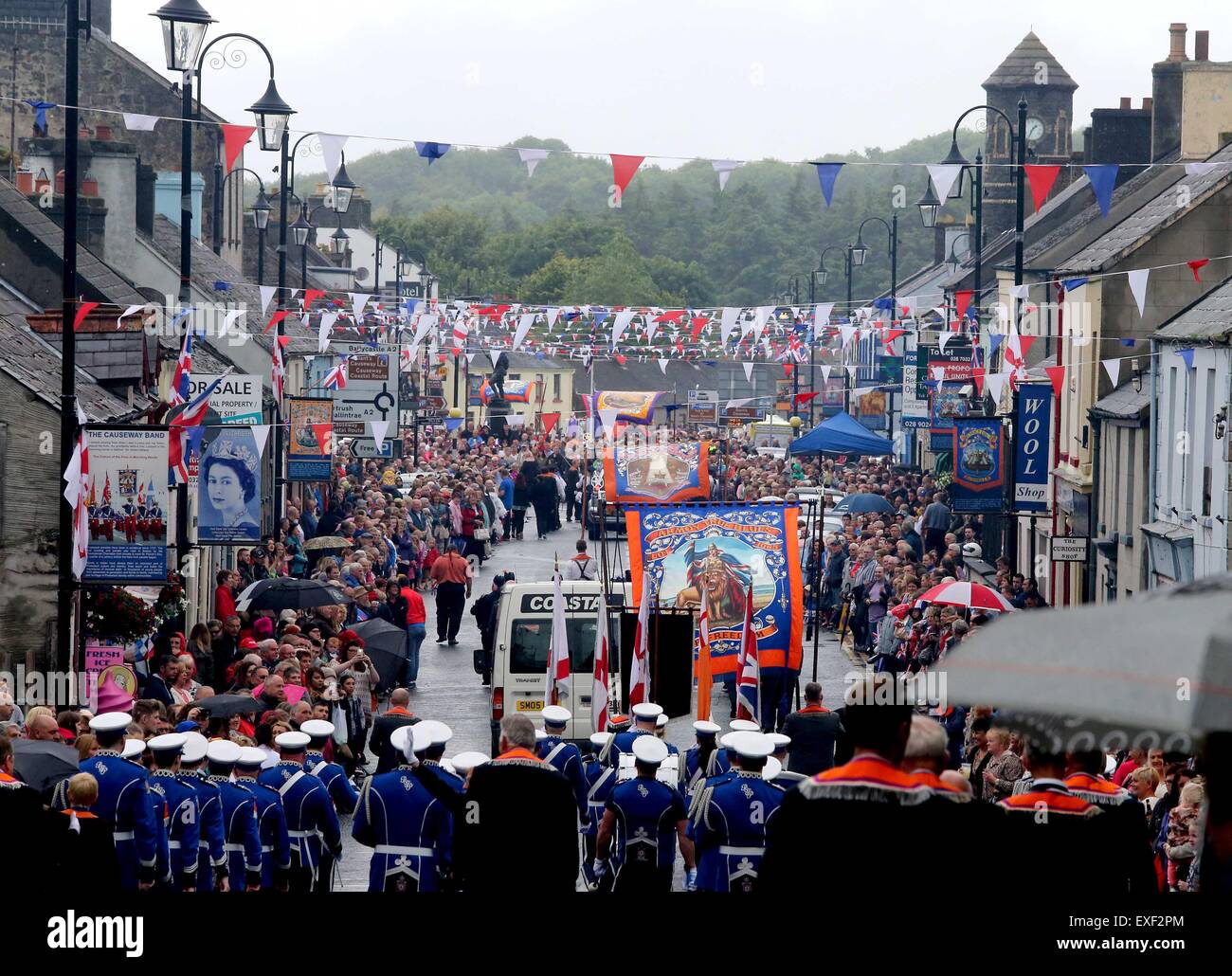 Bushmills, Nordirland. 12. Juli 2015. Nordirland. Das zwölfte Juli feiern laufen in ganz Nordirland Kundenansturm in Bushmills an der North Antrim Parade. Bildnachweis: Steven McAuley/Alamy Live-Nachrichten Stockfoto