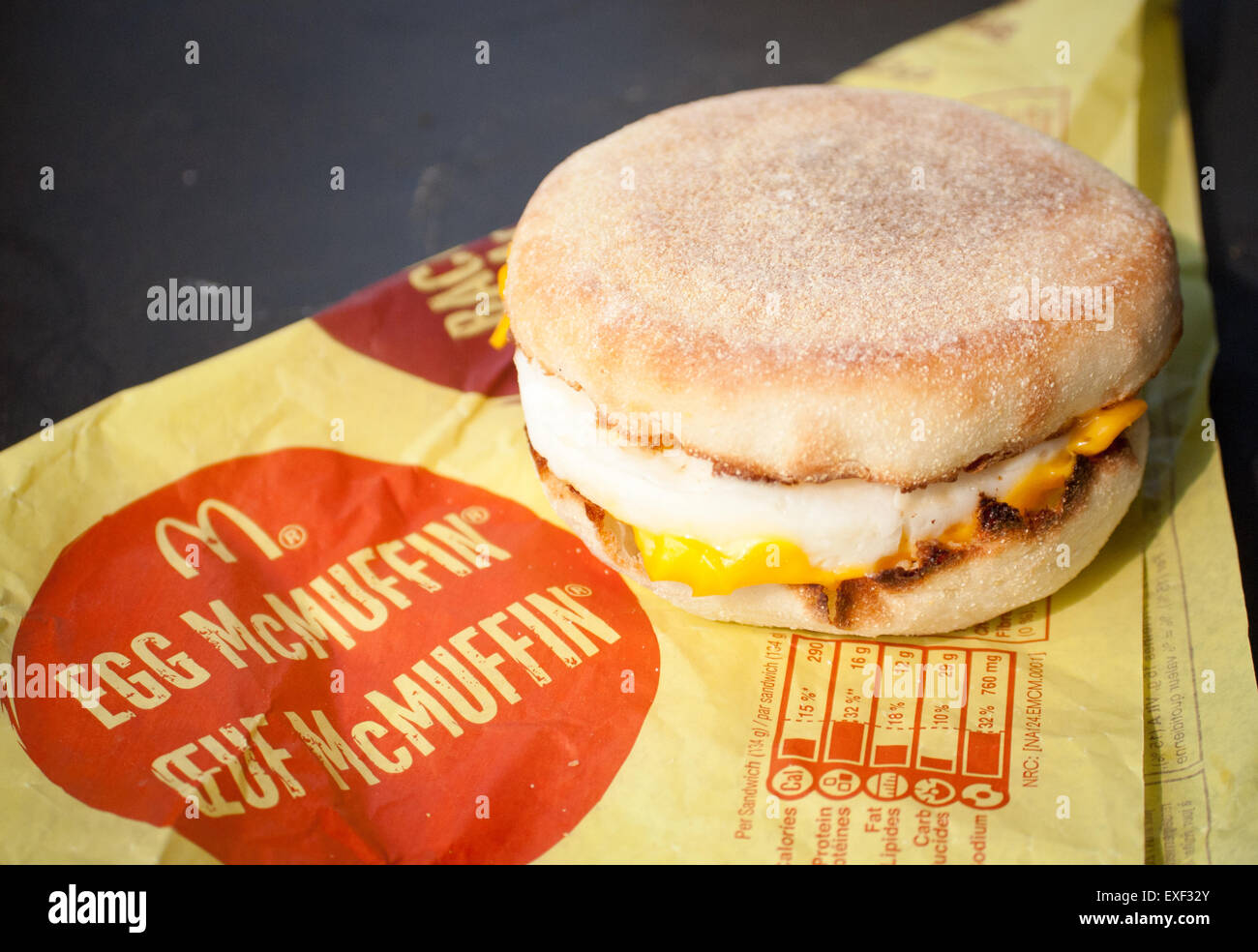 McDonald's Egg McMuffin Frühstücks-Sandwich. Stockfoto