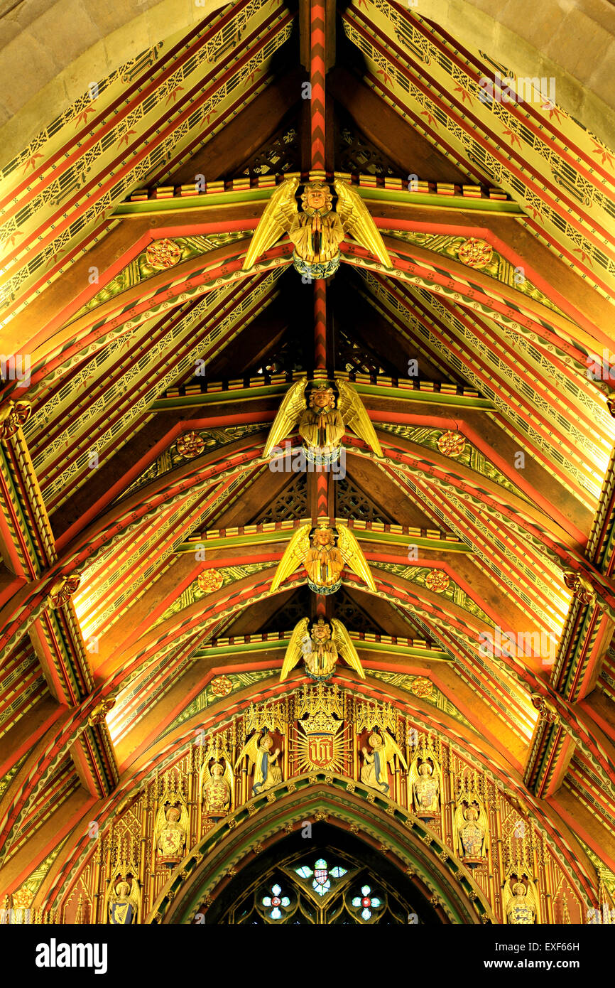Sandringham Pfarrkirche, Interieur des 20. Jahrhunderts neugotischen Engel Dach Decke, Norfolk England UK, Engel Stockfoto