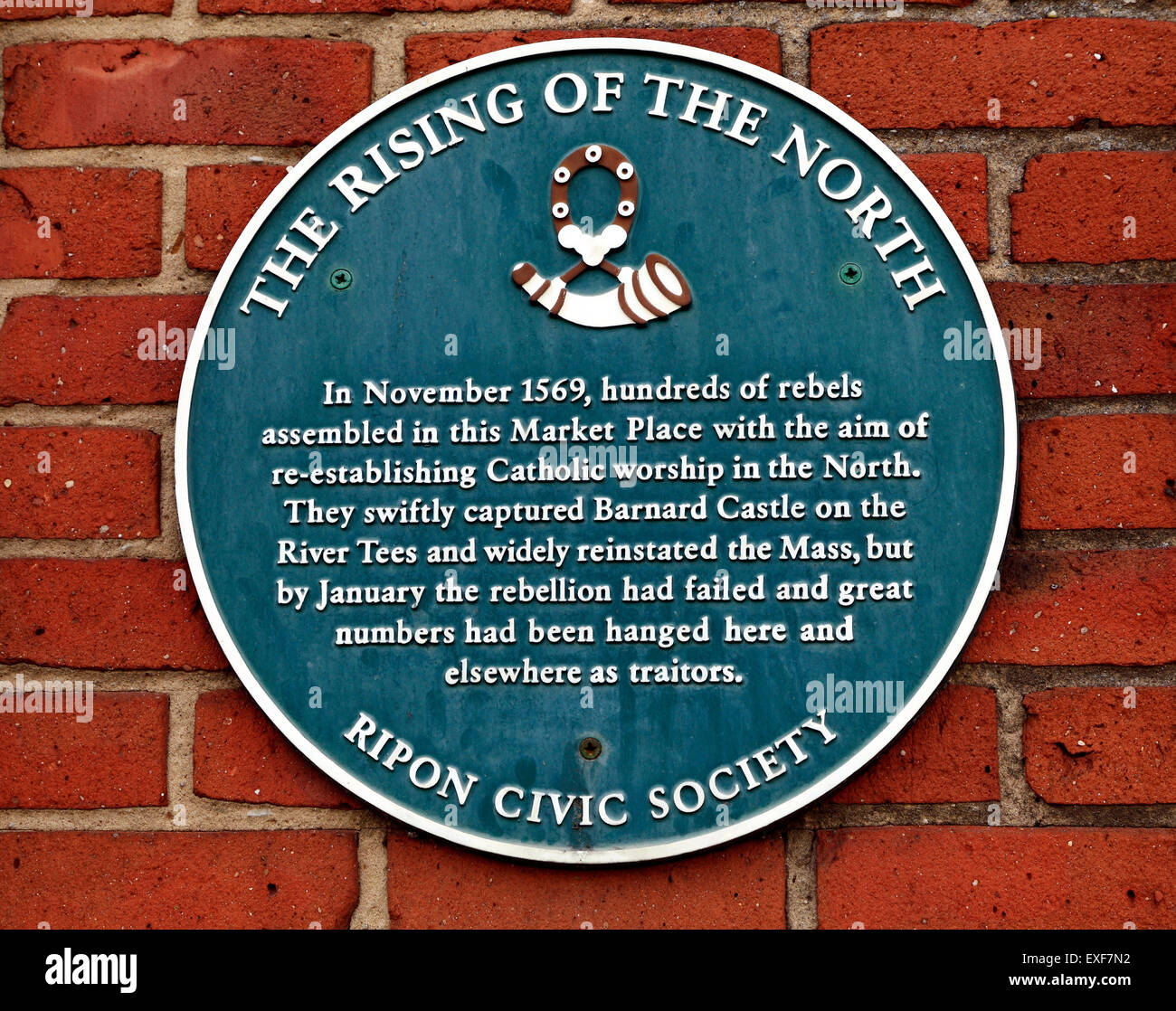 Ripon Marktplatz, historische Gedenktafel The Rising des Nordens, 1569.  Yorkshire, England, Vereinigtes Königreich Stockfoto