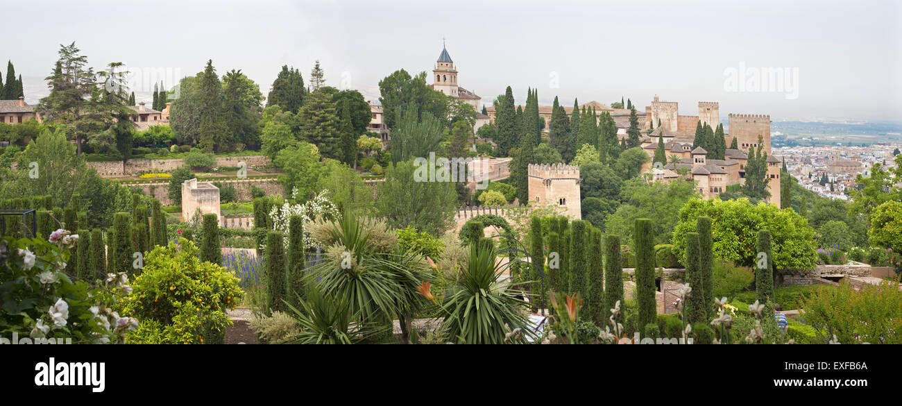 Granada - das Panorama der Alhambra und Generalife Gärten der Stadt. Stockfoto