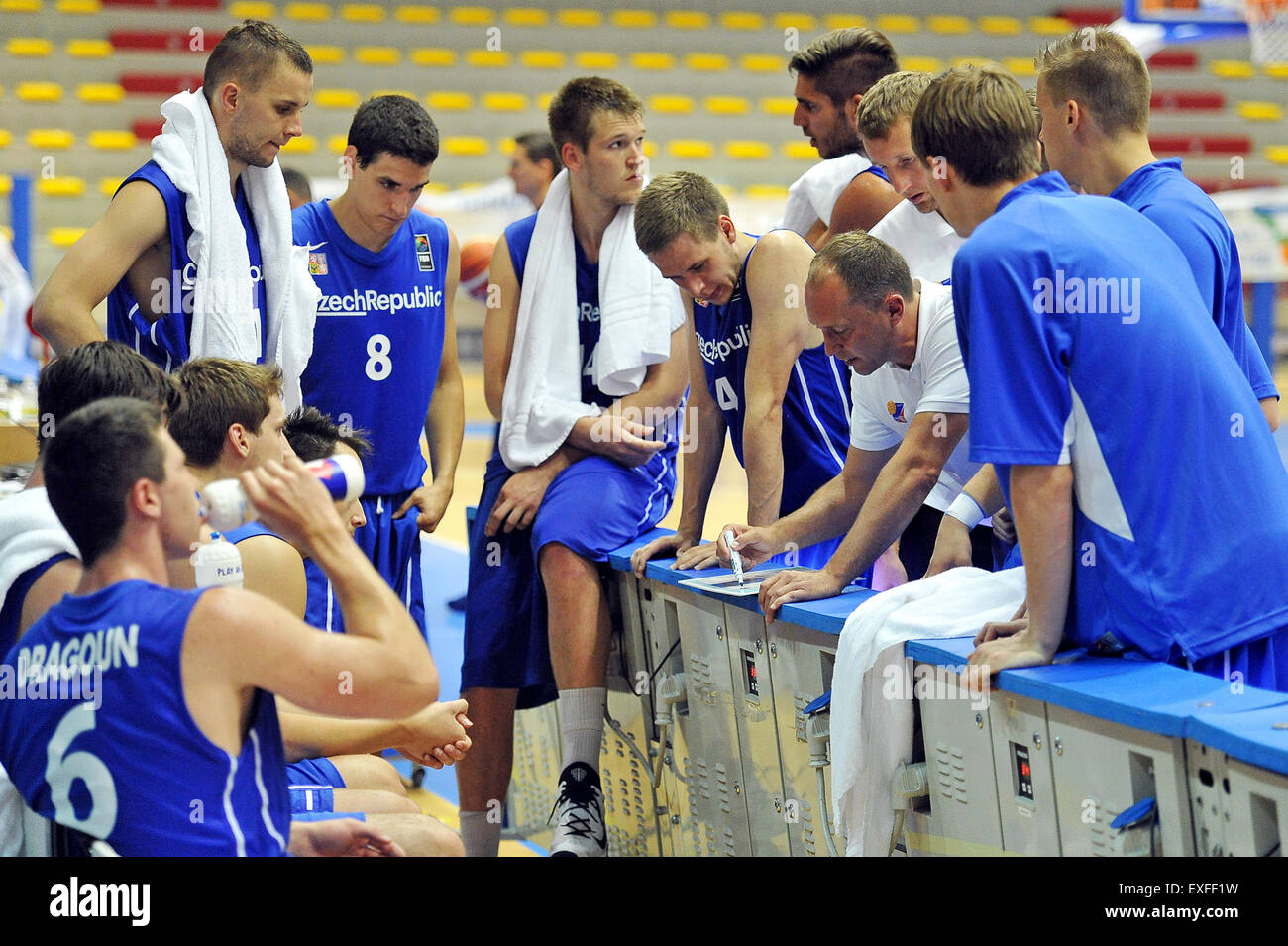 Lignano, Italien. 13. Juli 2015.  eine Tschechische Republik Auszeit während der U20 FIBA Basketball-Europameisterschaft-Männer Runde zwei. 13. Juli 2015.  Bildnachweis: Simone Ferraro/Alamy Live-Nachrichten Stockfoto