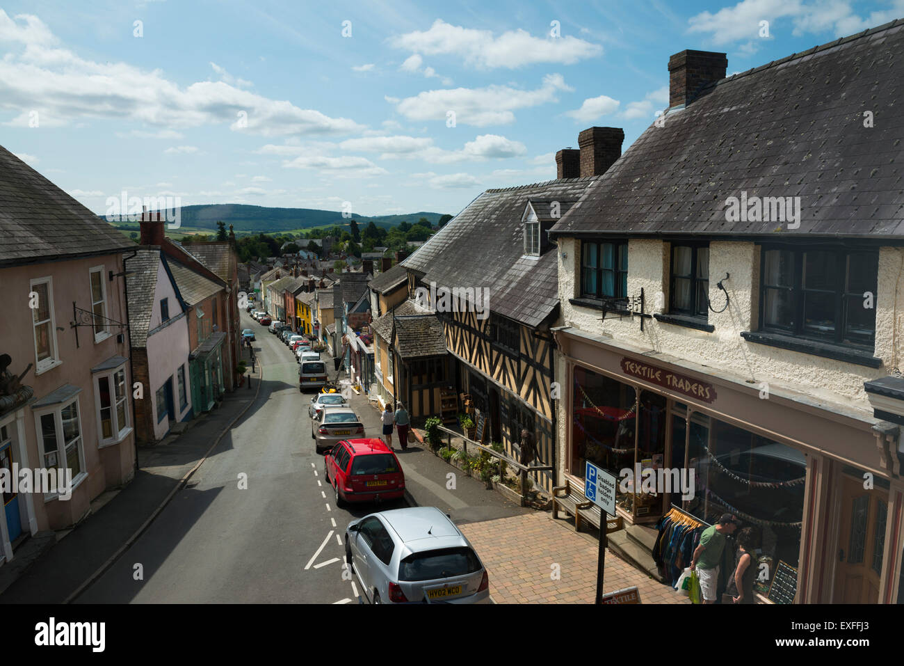 Schauen unten High Street in Bischofsburg aus dem Rathaus, Shropshire. Stockfoto