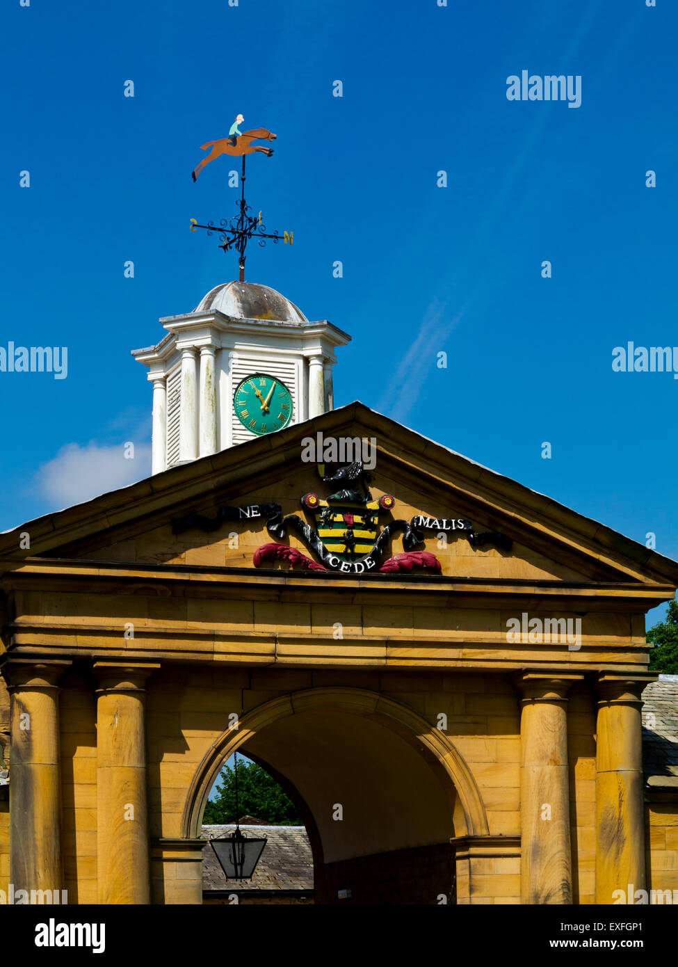 Die Stallungen Uhrturm am Renishaw Hall Derbyshire England UK Stockfoto