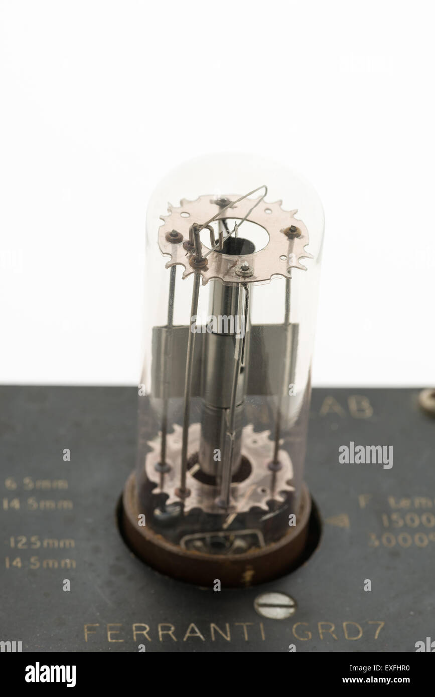 Ferranti Prüfung Ventil 300v Raster Grd 7 eine alte Art von Vakuum-Röhre Anode Kathode co axial Schutzringe und Wolfram bei HT Elektron Stockfoto