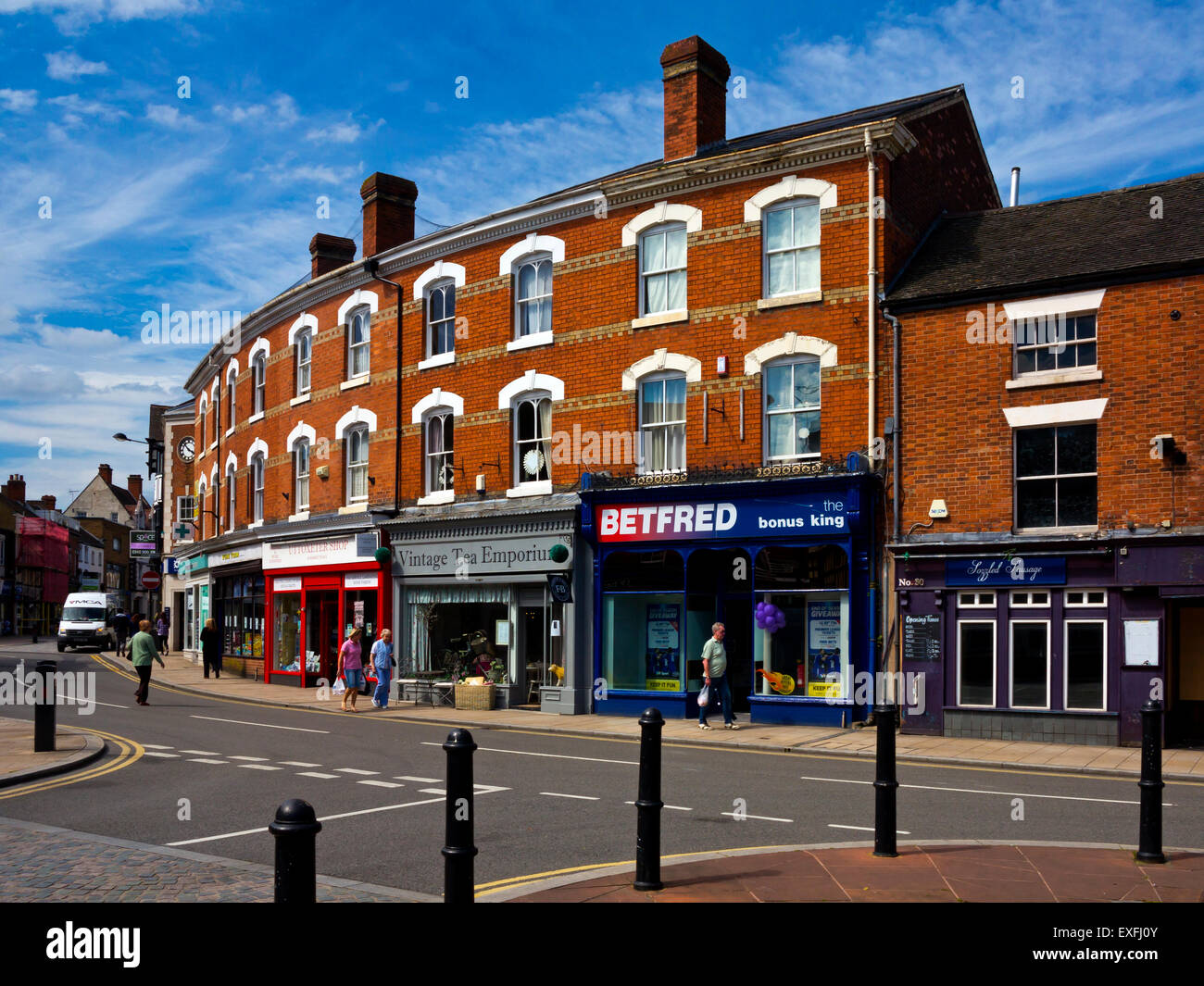 High Street Läden und Betfred betting-Shop in der Stadt im Zentrum am Uttoxeter in Staffordshire West Midlands England UK Stockfoto