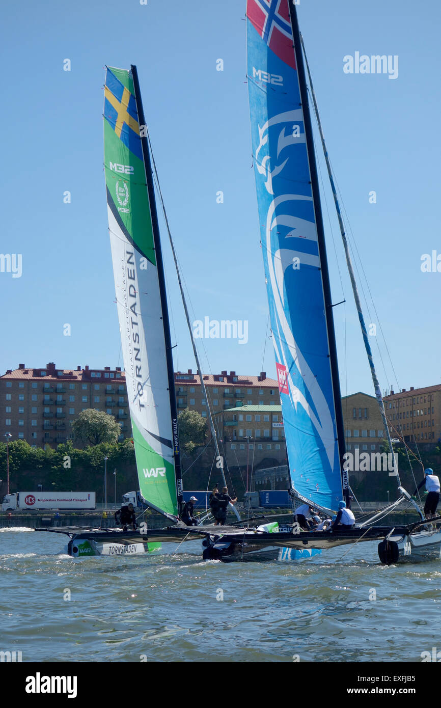 Norwegische und schwedische Katamarane m32-Serie in engen Kampf auf die Regatta sind Kurs in Göteborg 2015-06-12. Schweden Stockfoto