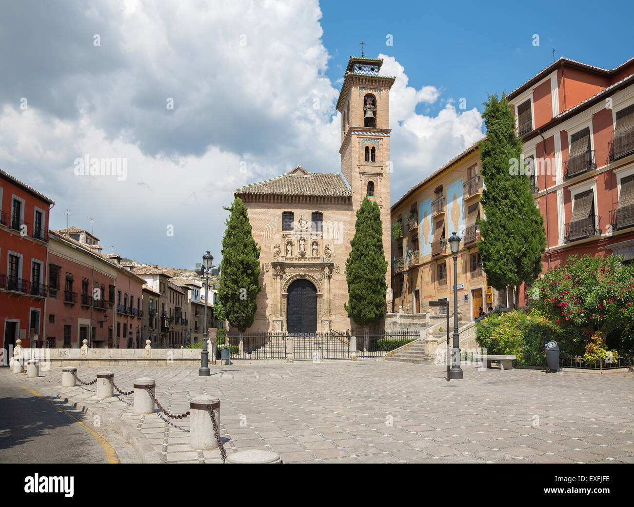 Granada - die St.-Anna-Kirche und Platz. Stockfoto