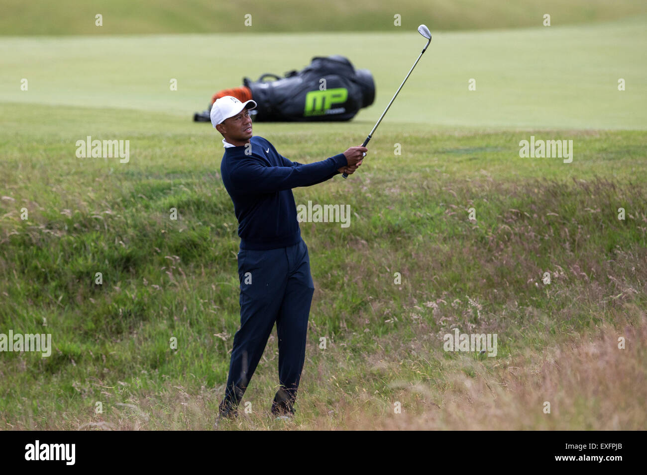 12.07.2015 the Old Course in St Andrews, Fife, Schottland Tiger Woods Stellplätze an der grünen während der Praxis 5. Runde für die 144. Open Golf Championship. Stockfoto