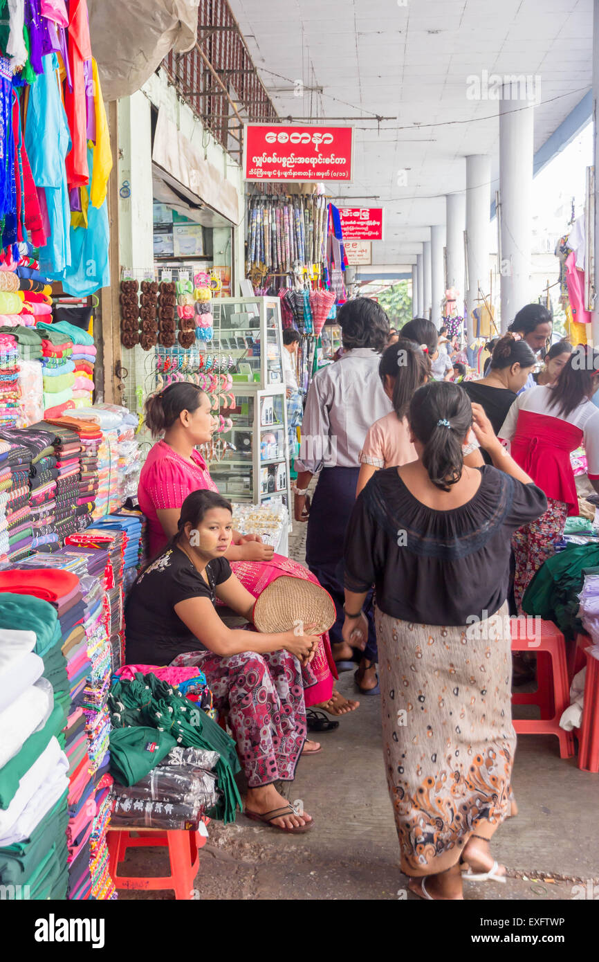 Straßenmarkt in Yangon (Rangoon), Myanmar (Burma) Stockfoto