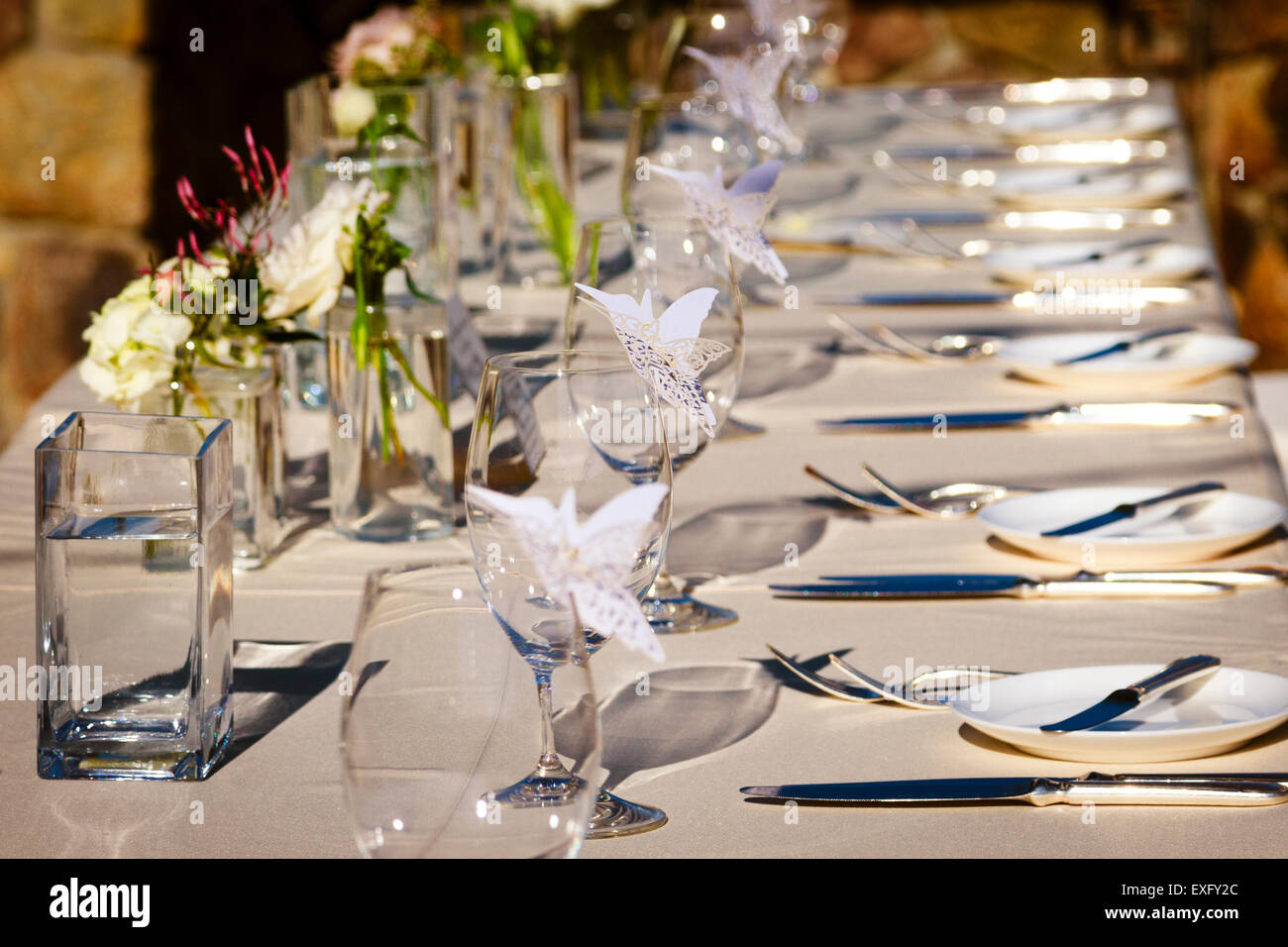 Formellen Esstisch Rahmen für eine Hochzeitsfeier Abendessen Stockfoto