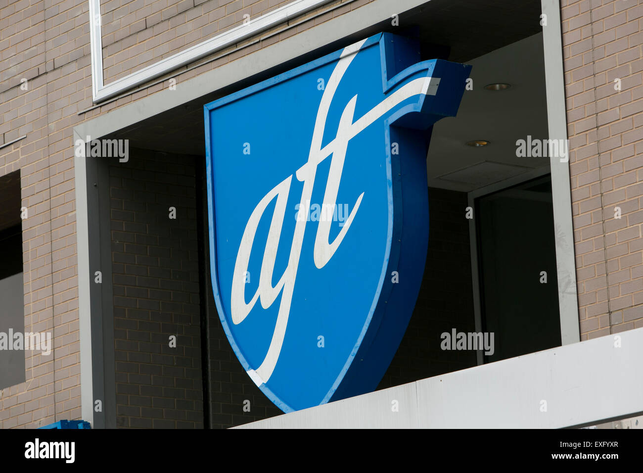 Ein Logo Zeichen außerhalb der Hauptsitz der amerikanischen Vereinigung der Lehrer (AFT) in Washington, D.C. am 12. Juli 2015. Stockfoto