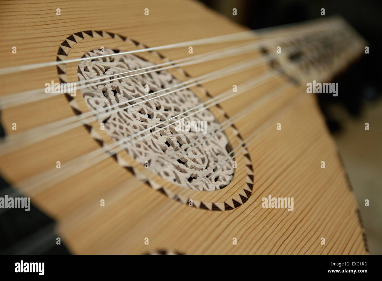 Komplizierte Details des marokkanischen Oud, einem traditionellen Streichinstrument Stockfoto